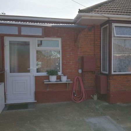 Rest Room Near To Heathrow Airport Ashford  Екстериор снимка