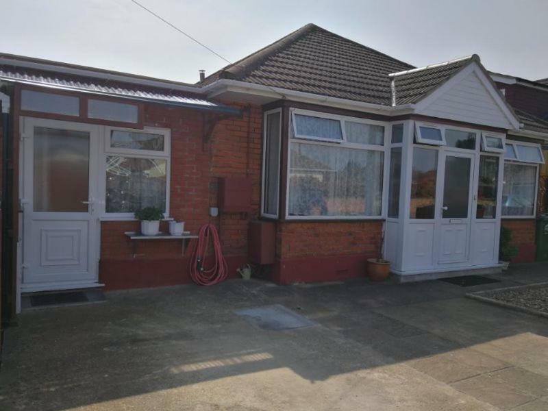 Rest Room Near To Heathrow Airport Ashford  Екстериор снимка